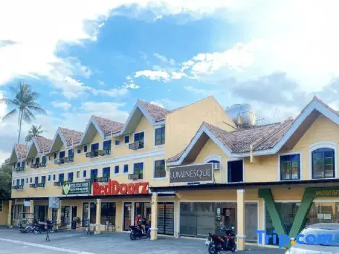 RedDoorz Plus @ Balai Sofia Bed & Breakfast Batangas