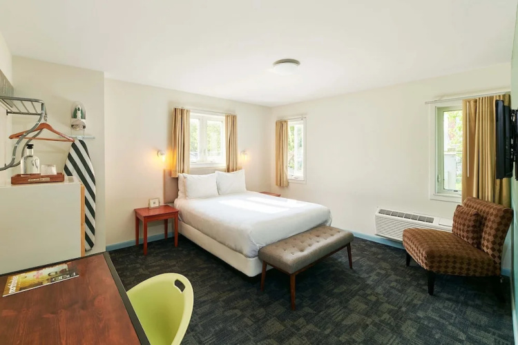 Greenporter Hotel