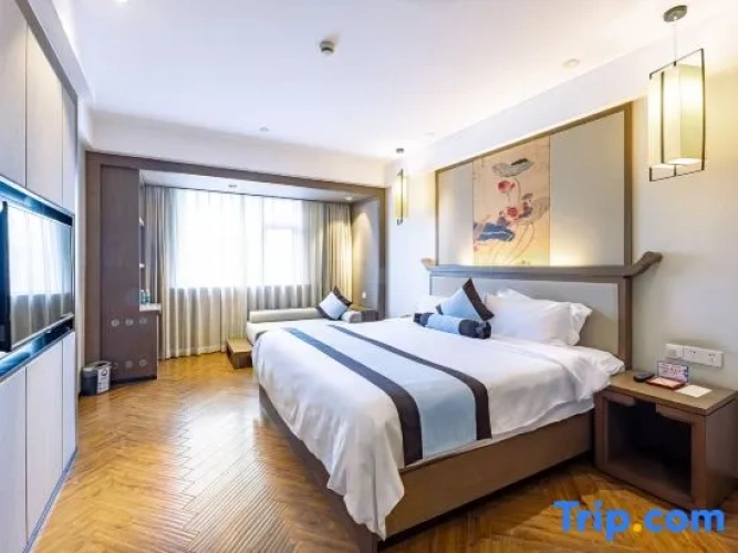 Standard Twin room with river view