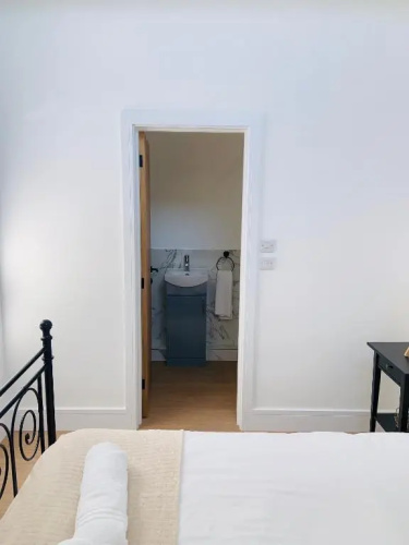 Exeter city centre entire house with parking