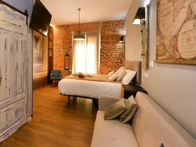 Superior Quadruple room with balcony and with city view