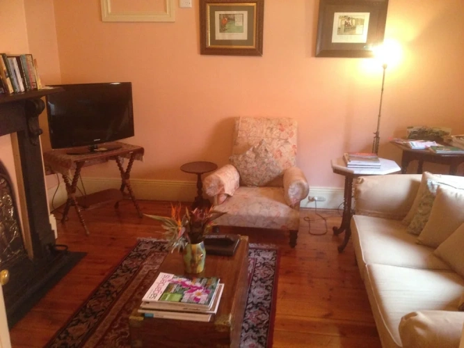 2 Bedrooms Cottage