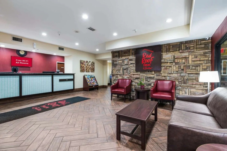 Econo Lodge Inn & Suites