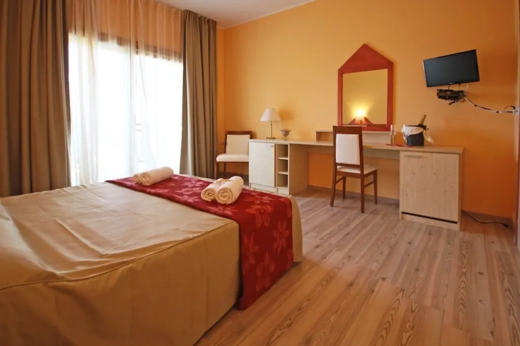 Standard Triple room with balcony