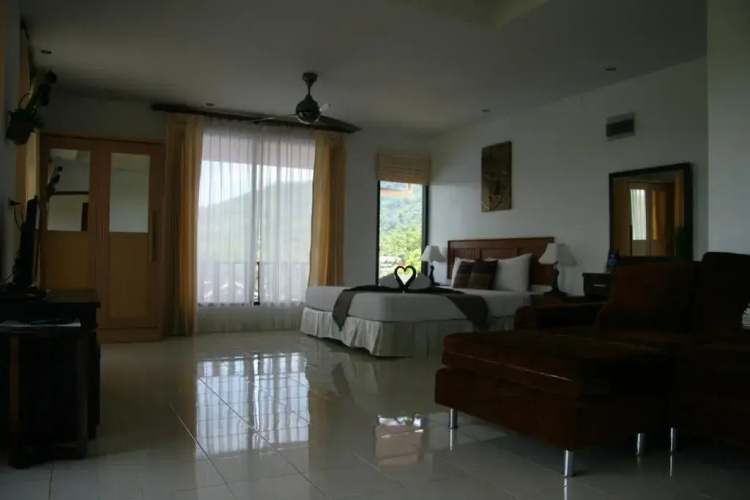 Baan Chayna Hotel