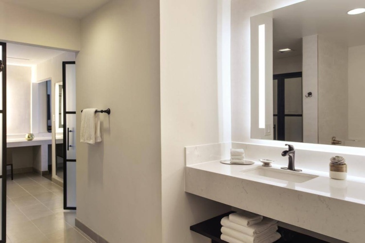 Renaissance Denver Stapleton Hotel photo 14