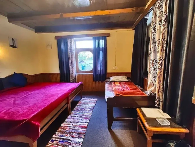 Standard Triple room