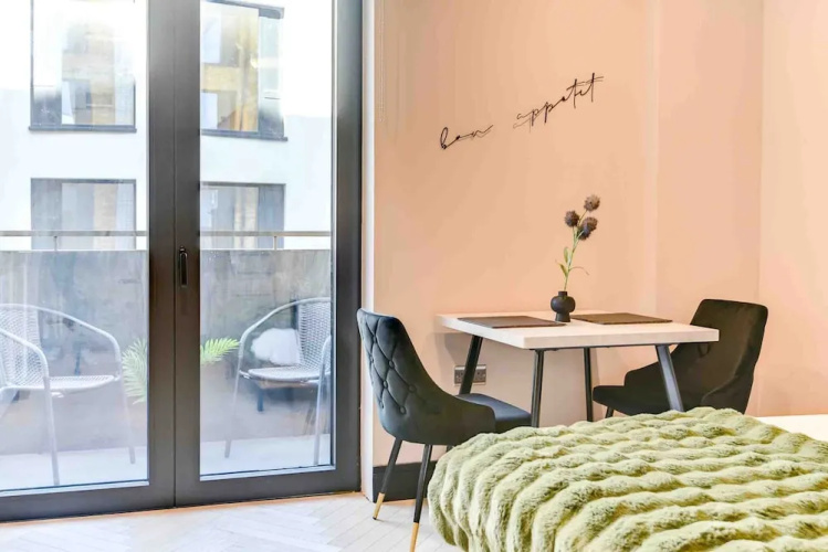 Host Stay Rox Studio
