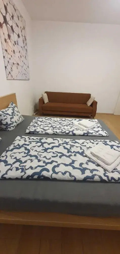 Group Stay 3 Apts Near Enkplatz
