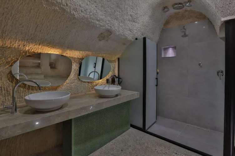 Eka Cave Maison