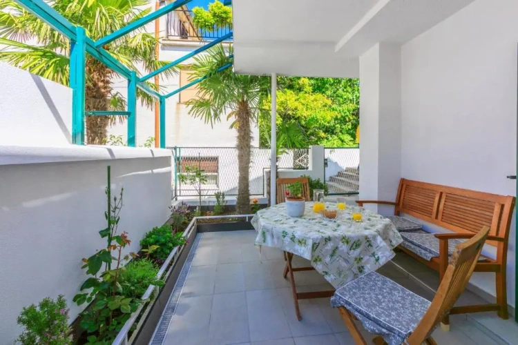 2 Bedrooms Cottage