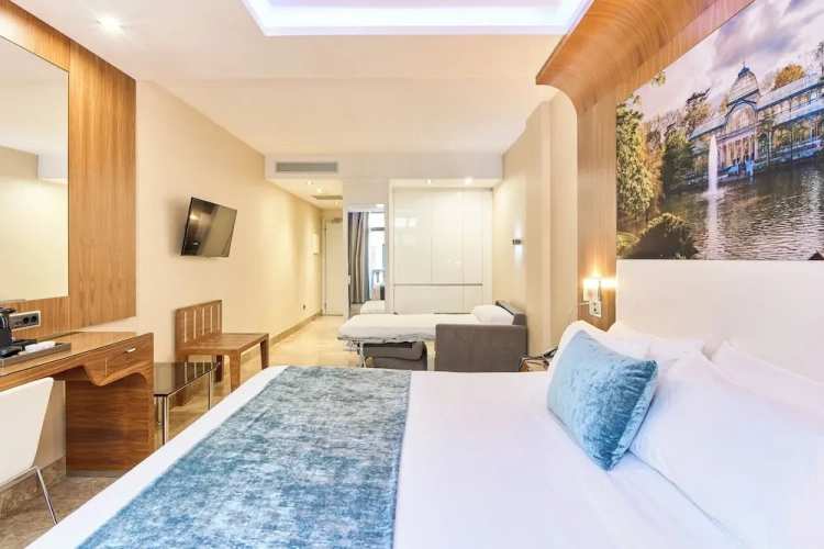 Standard Triple room with balcony