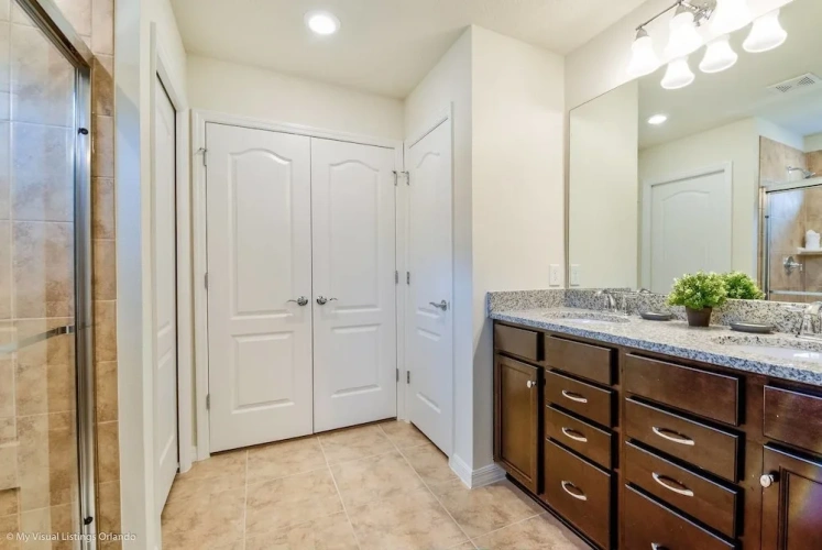 5 Bedrooms Cottage