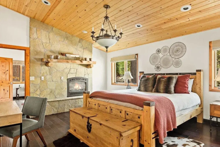 Summit Pine Lodge 4 BDR Minutes From Bear Lake!