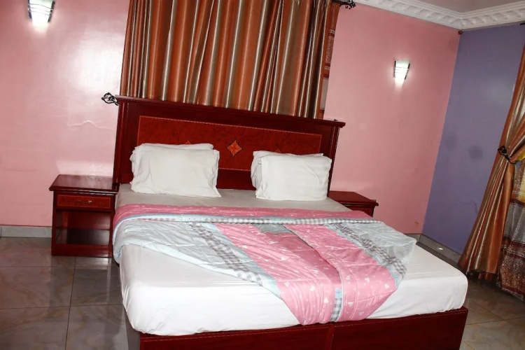 Row Hotel & Suites