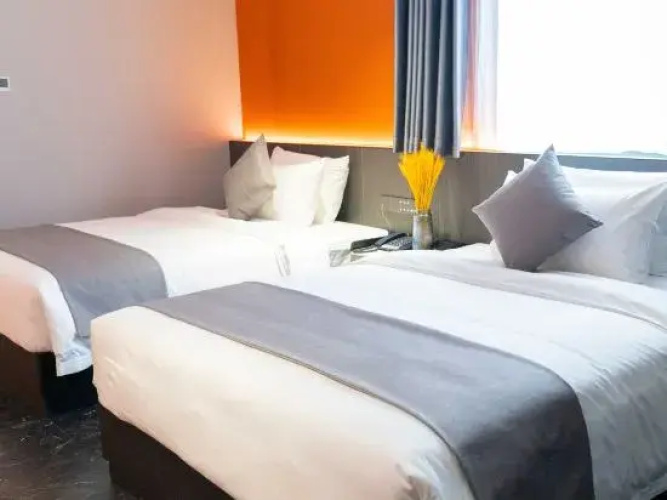 Leroy Hotel