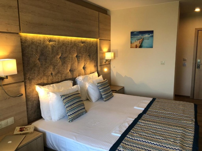 Standard Double room with balcony and with partial sea view