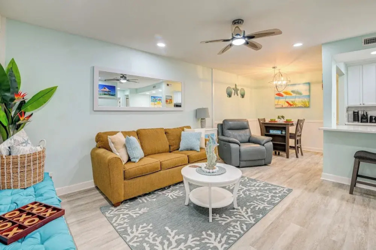 Cozy Myrtle Beach Getaway: 1 Block to Ocean!