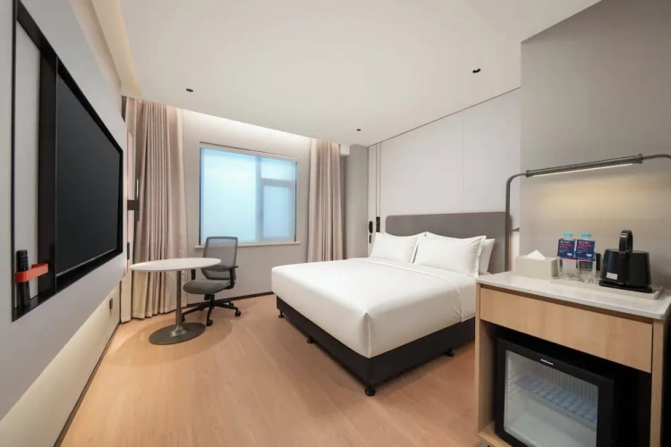 Standard Double room with city view