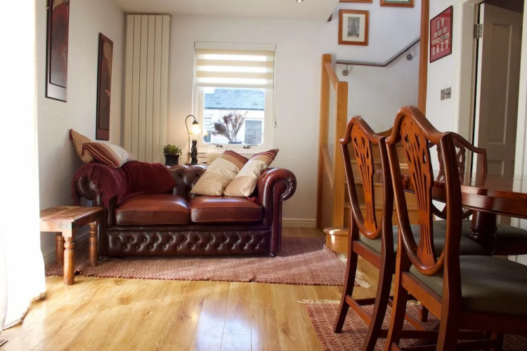 2 Bedroom House With Free Parking