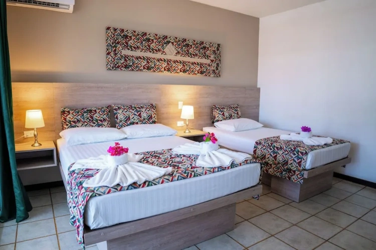 Standard Triple room with view
