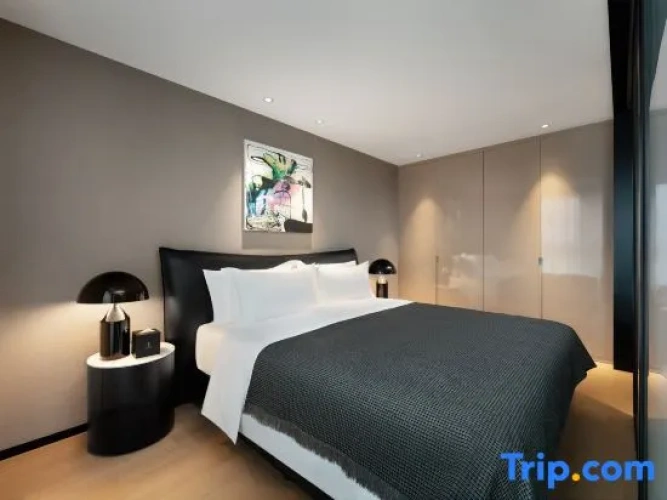 1 Bedroom Business Suite