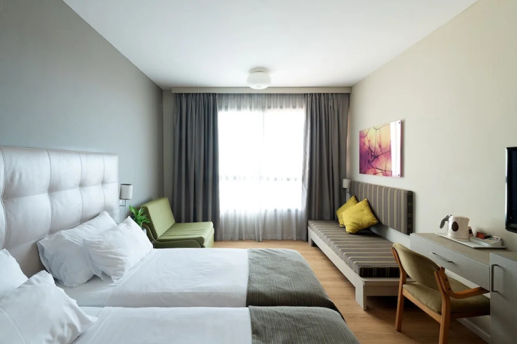 Shefayim Hotel