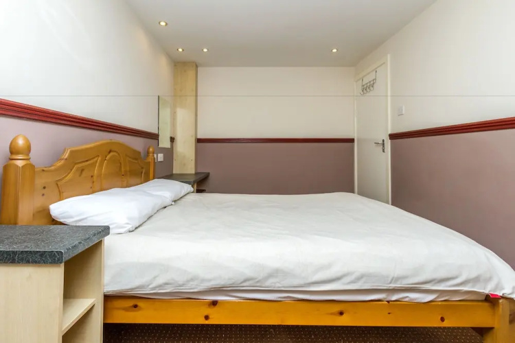 Lynton Apartments