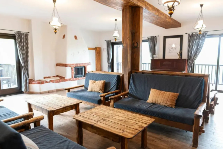 Potcoava Mountain Hideaway