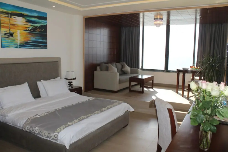 Raouche Rock Suites