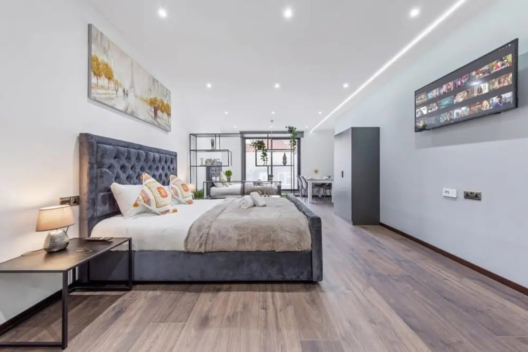 Luxury Sleeps 4 Studio Flat