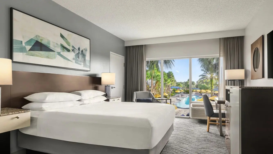 Double room with pool view