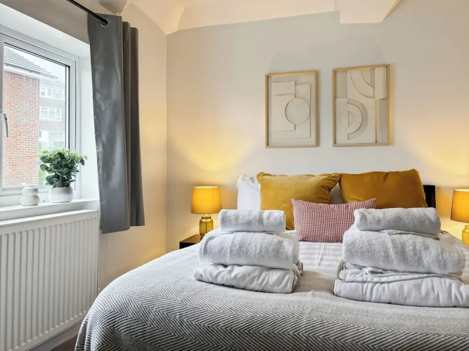 Family Holiday Home With Hot Tub & Sauna Sleeps 8 - East Sussex