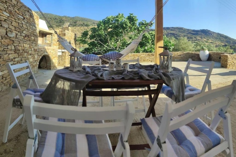 2 Bedrooms Villa