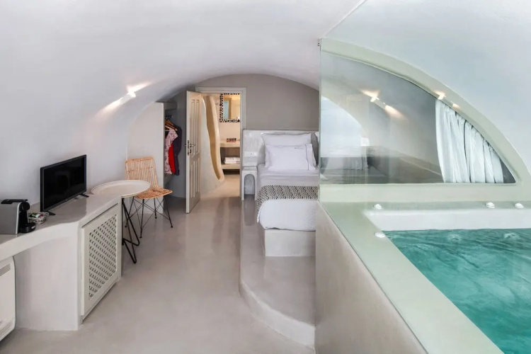 Kaleidoscope Oia Suites
