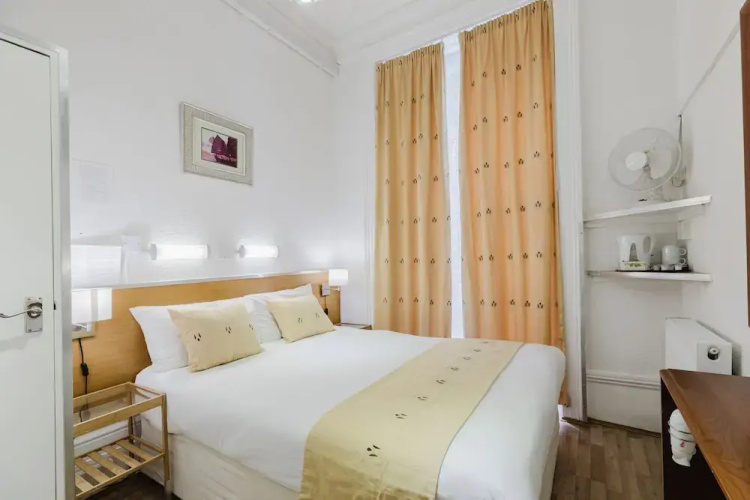 Falcon Hotel