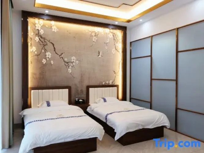 Standard Twin room with balcony
