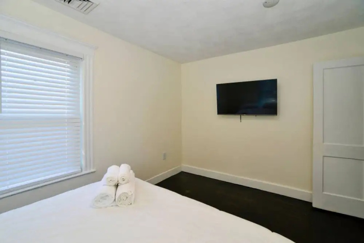 Modern Three Bedroom Condo - Near Boston