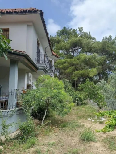 Denize 10 dk, ağaçlar içerisinde muhteşem villa