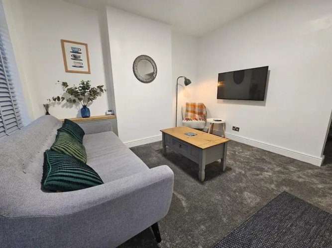 Comfortable 2-bed Home for Work & Longer Stays