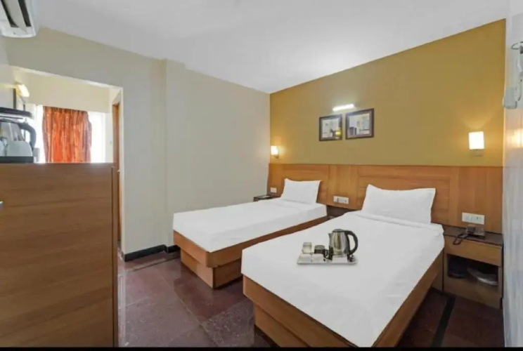 FabHotel The Redfox