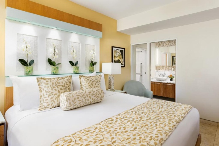 2 Bedrooms Suite with pool view