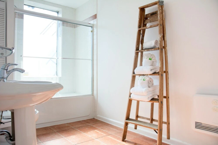 Intimate Plateau Suites by Sonder