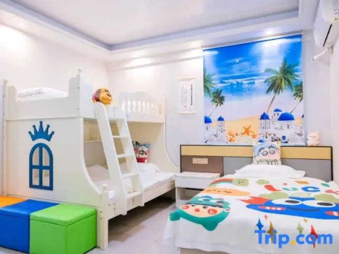 Standard Quadruple Family room