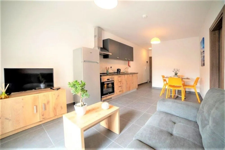 Isky Apartments