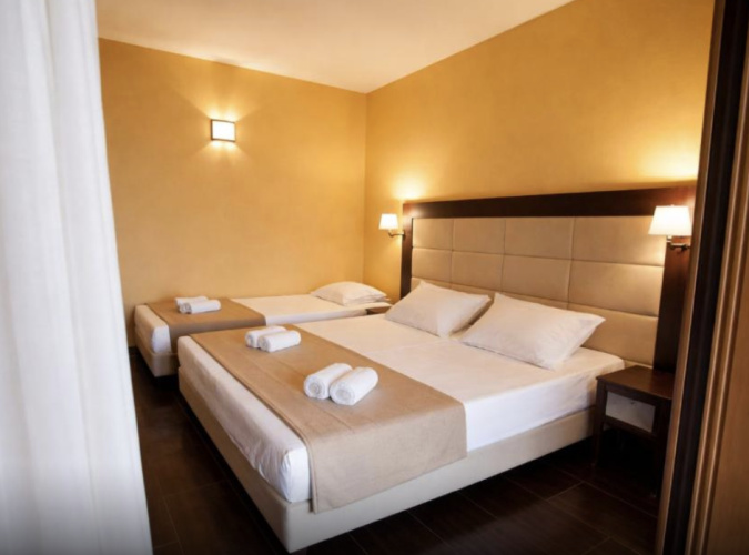 Standard Triple room