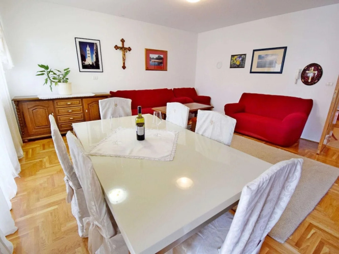 Spacious Apartment in Zadar With Balcony