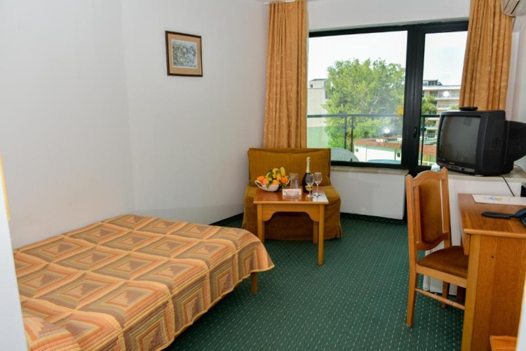 Standard Twin room with balcony