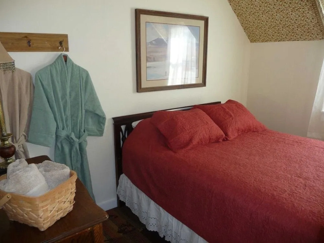 The Twin Lakes Inn