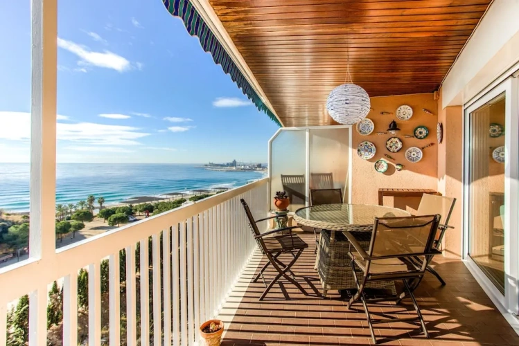 3 Bedrooms Apartment with sea view